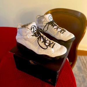 These are my jordan 23’s they are in good condition selling price is 120$